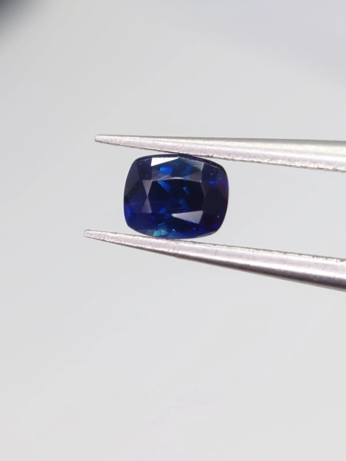 0.5ct Natural Royal Blue Sapphire from Nigeria — view 2